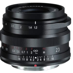 Voigtländer Nokton 50mm F1,2, hochwertiges Kameraobjektiv für professionelle Fotografie.